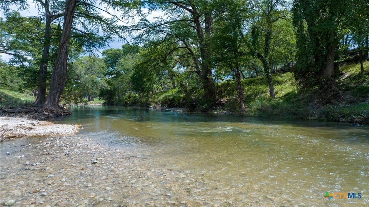 46 Ranch Road 1621