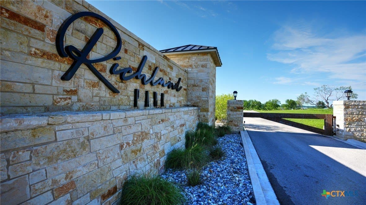 Richland Park lot: 64