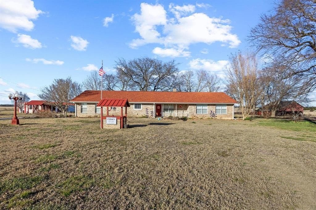 1858 Farm Road 1506