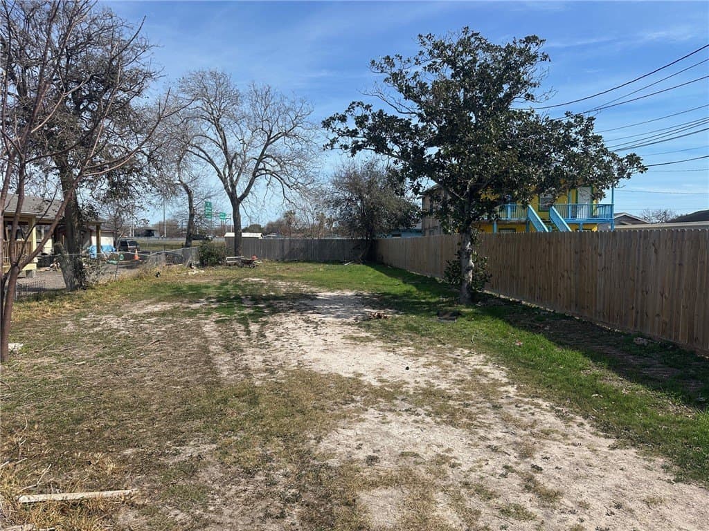 18th Street lot: 4