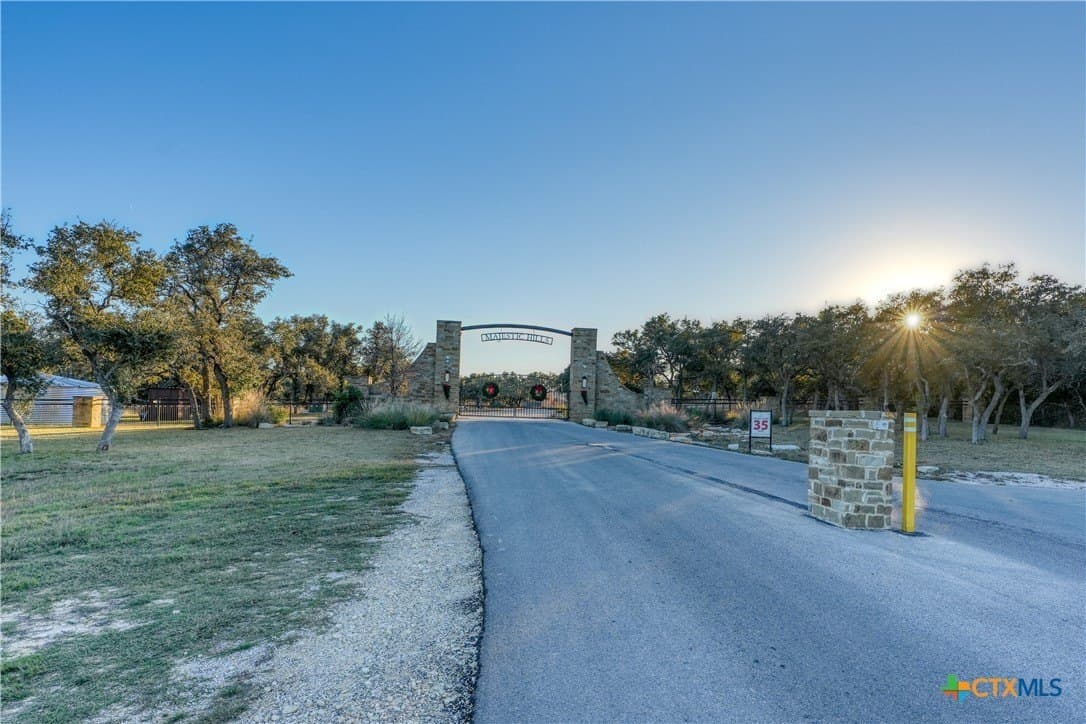 Falling Oak Dr Lot 137 lot: 136