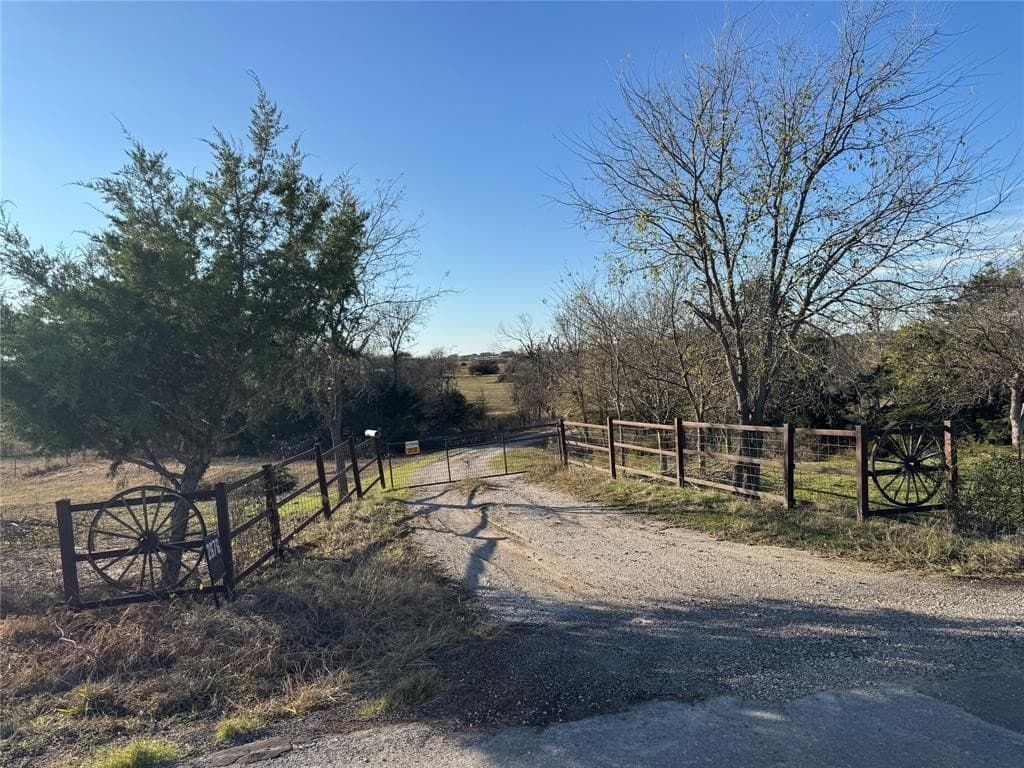 2676 Kelly Road