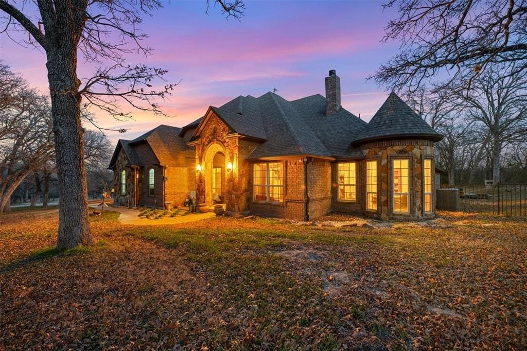 7401 Hilltop Drive