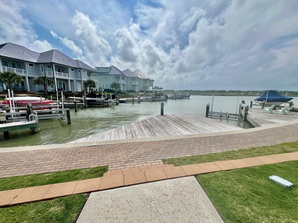 121 FOXTAIL LN