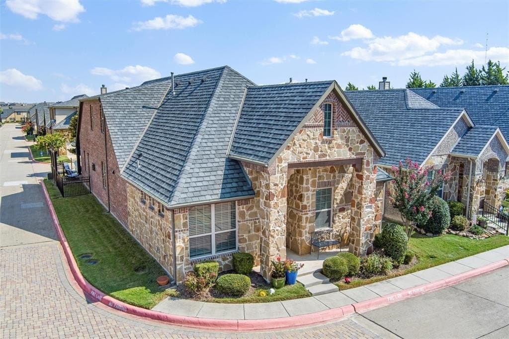 5217 Kentwood Drive