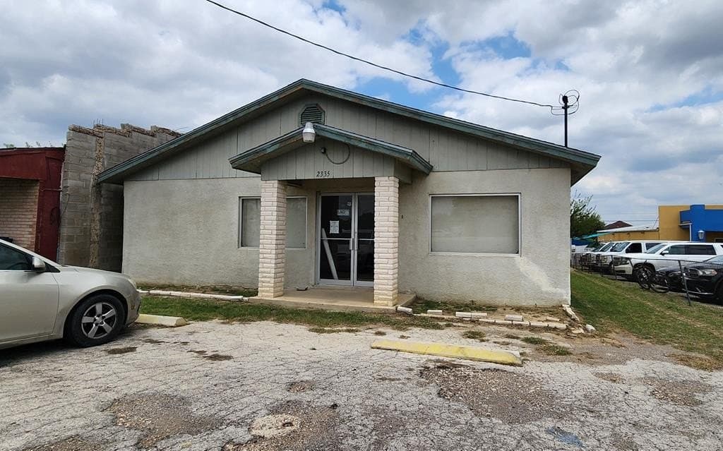 2335 El Indio Hwy