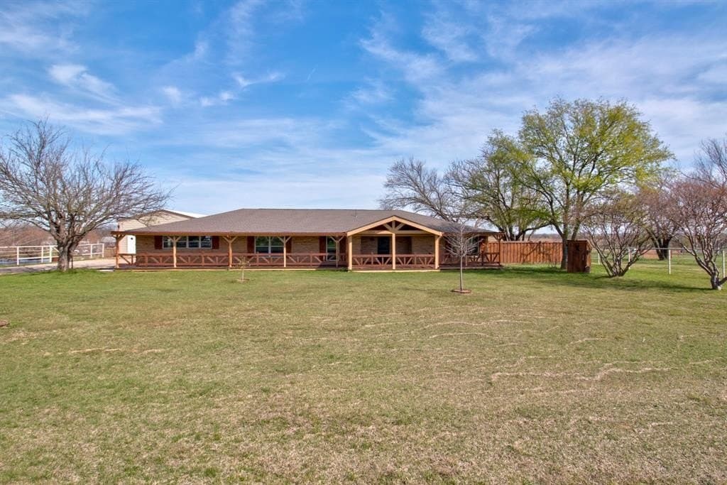 3884 E Lois Road