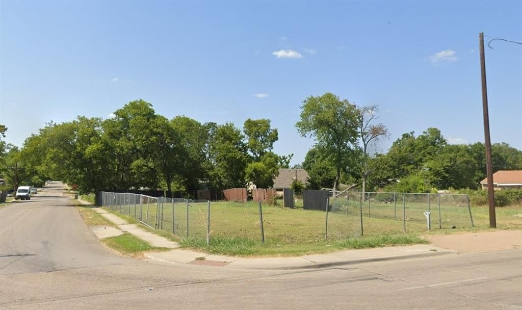 2403 E Ann Arbor Avenue