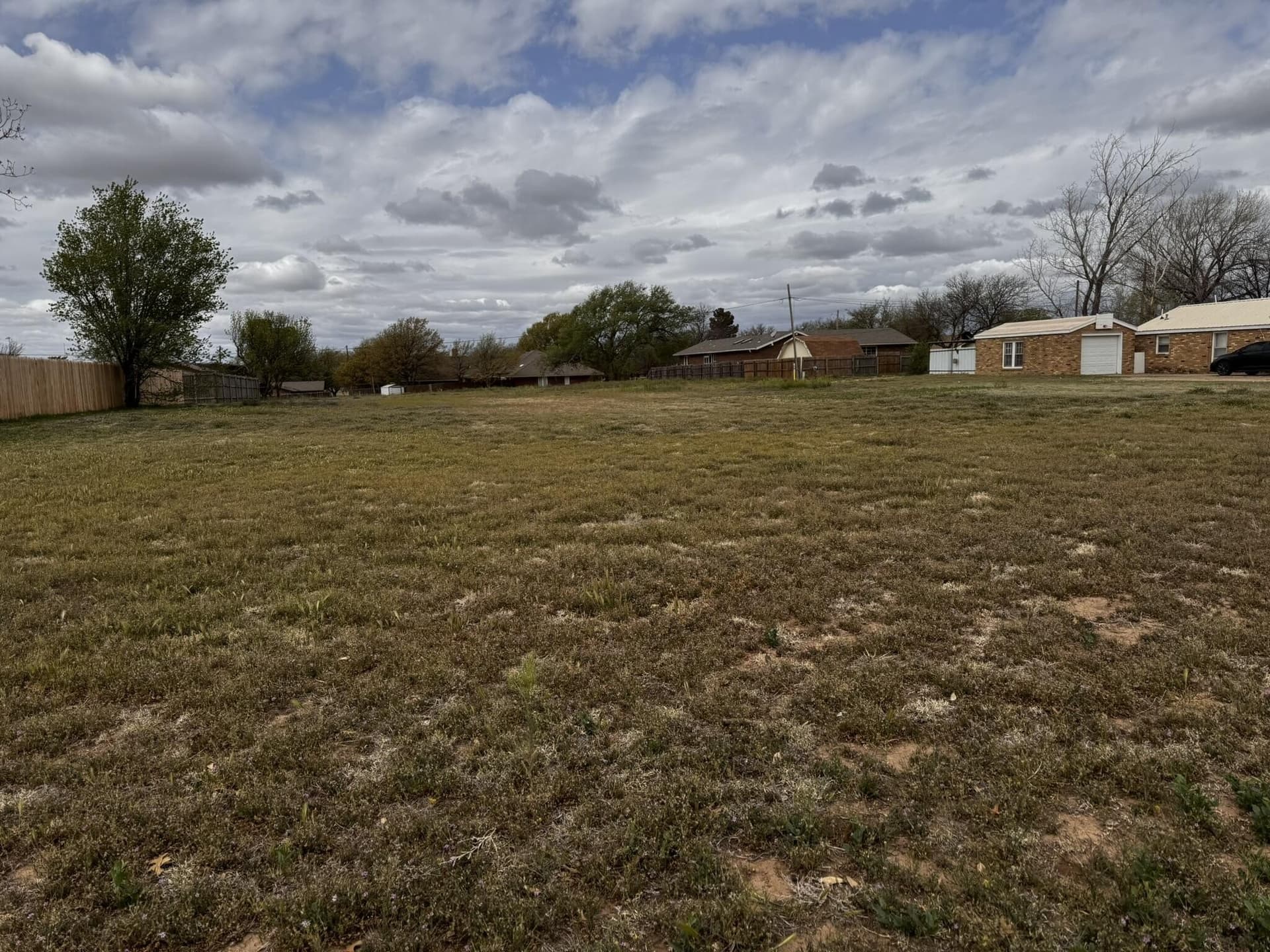 Ennis & Floydada St, 1 acre