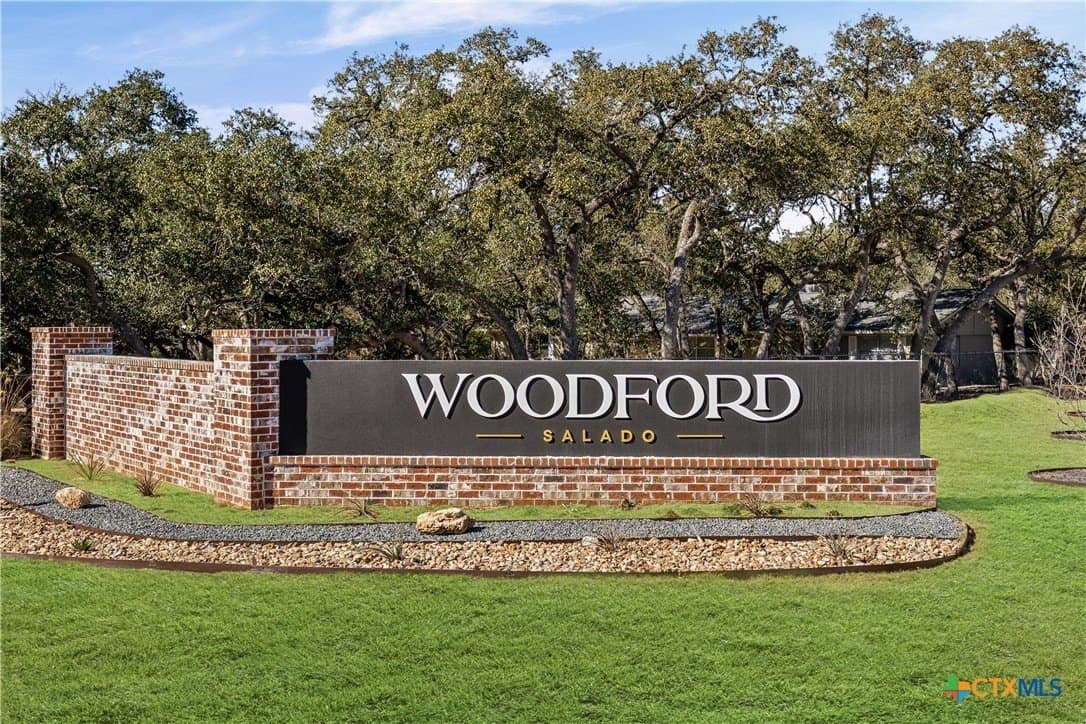 1909 Woodford Ct lot: 2