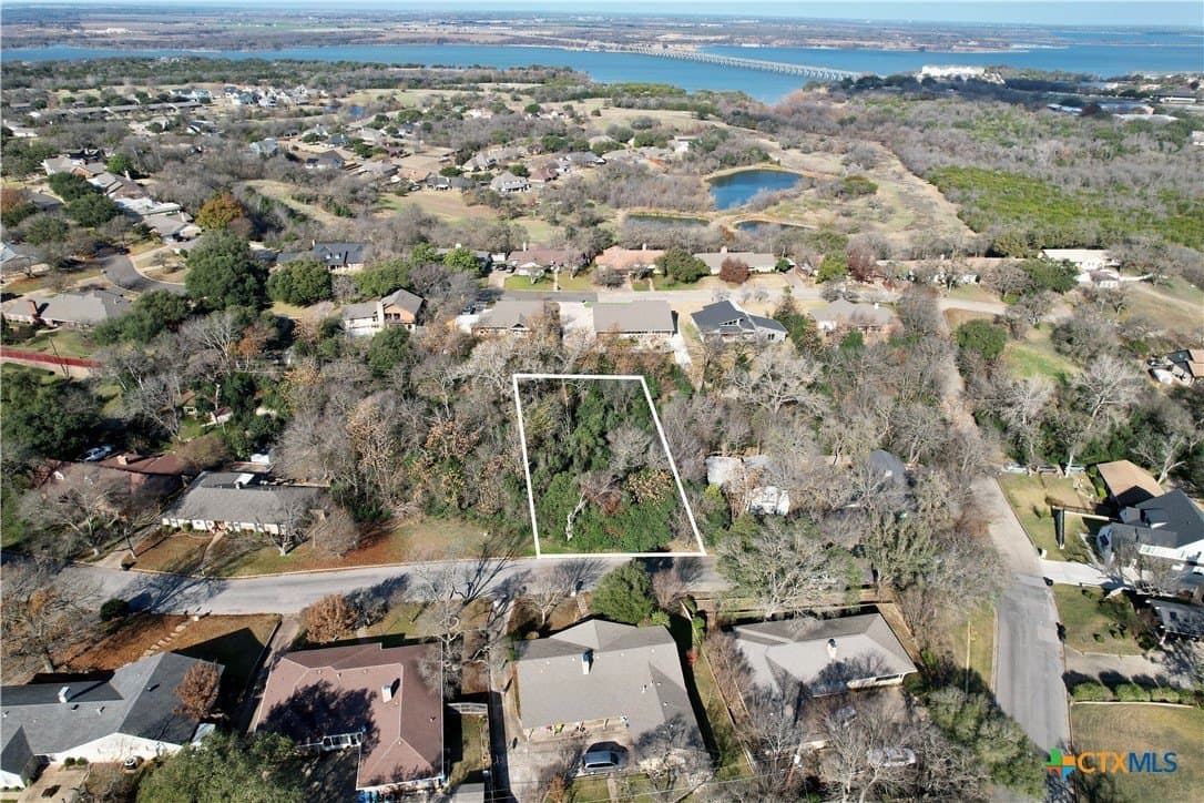 Mosswood Drive lot: 11