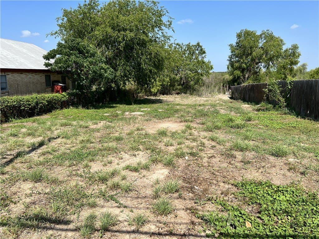 1213 N Harborth lot: 8