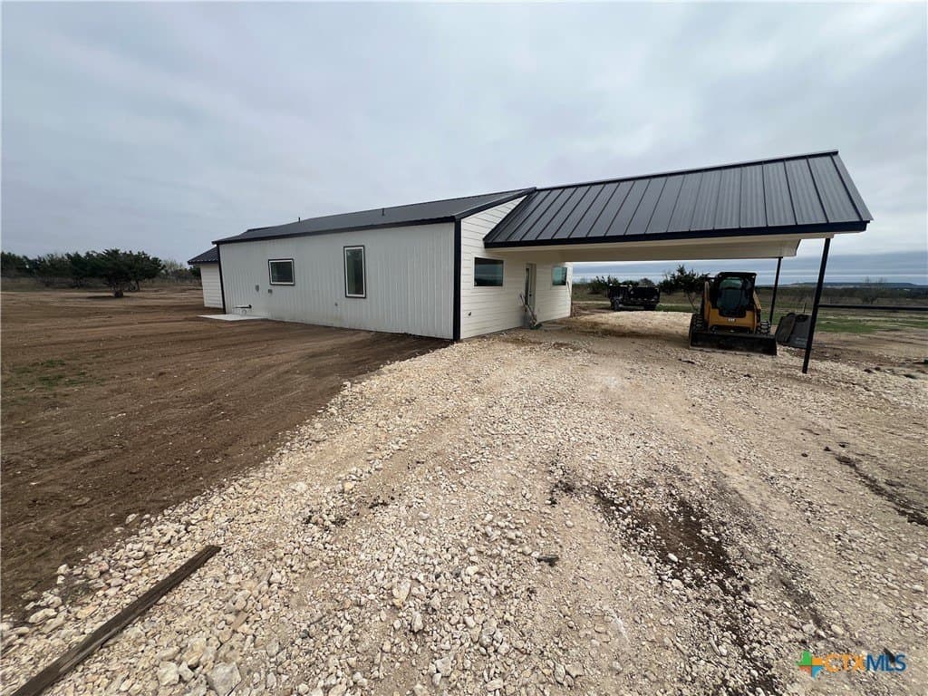 1073 Private Road 3642