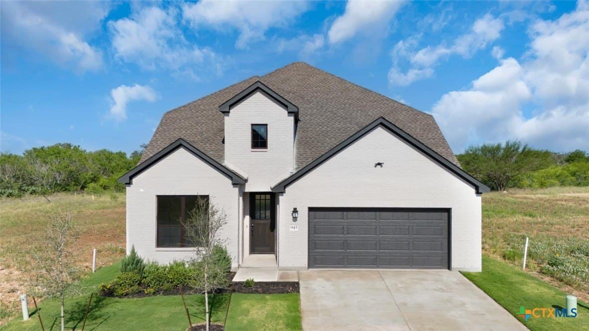 945 Nolte Bend