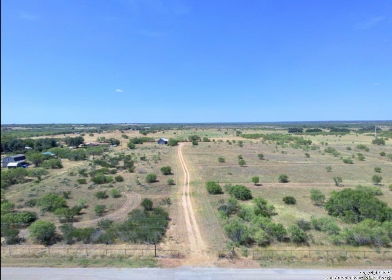 01 HILLCREST DR