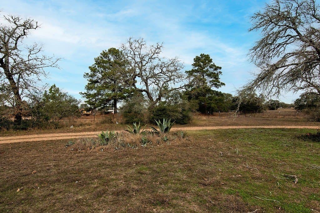 5431 N Hwy 77