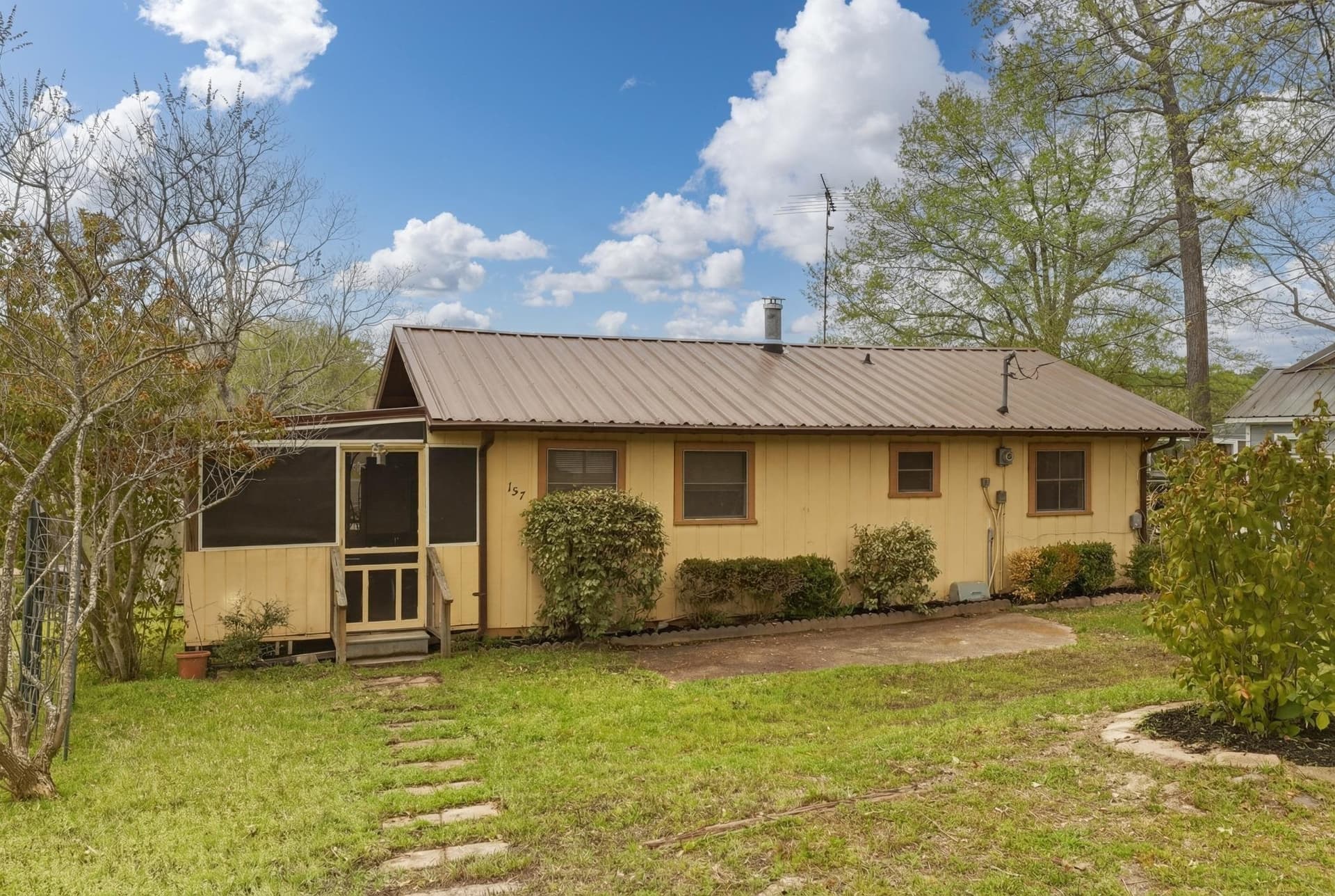 157 NAPLES DR