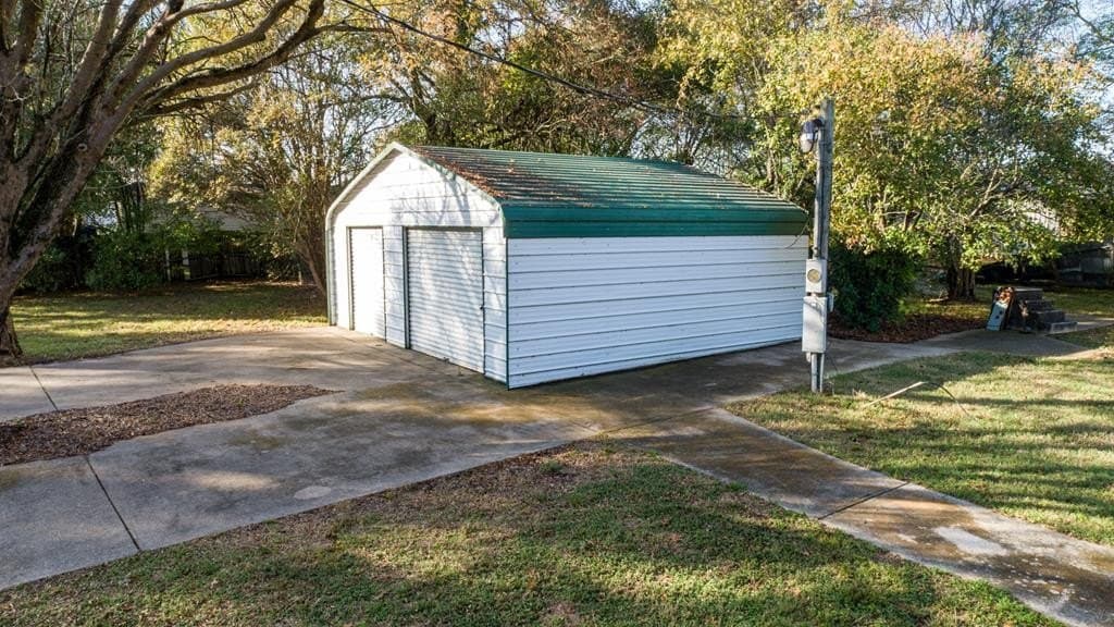 208 Shadowwood