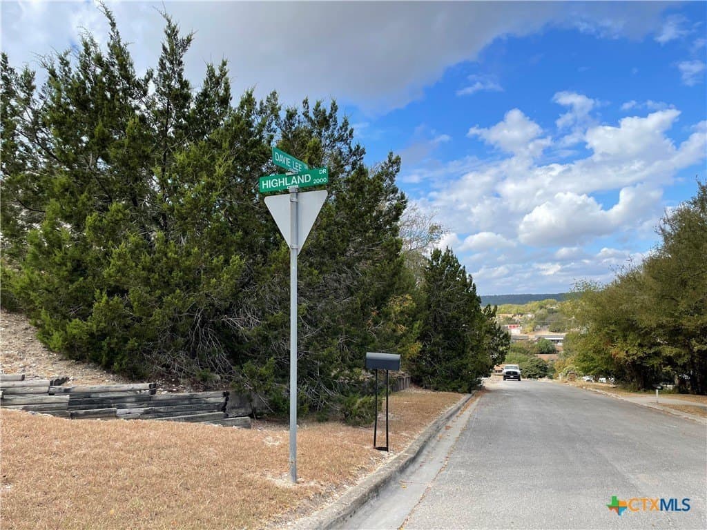 2005 Highland Drive lot: 9