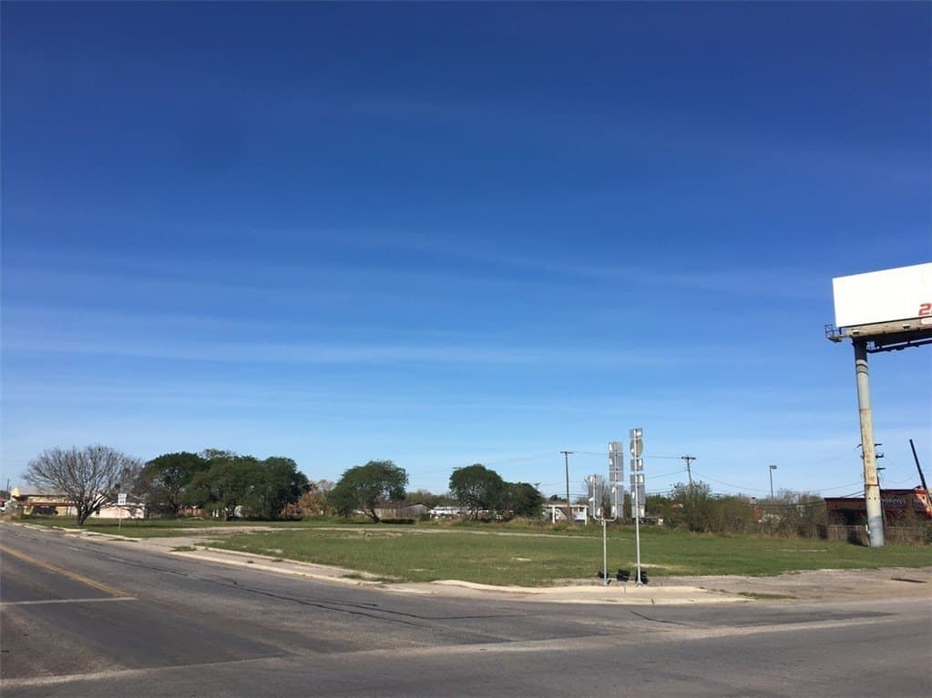 105 Avenue A E lot: 32