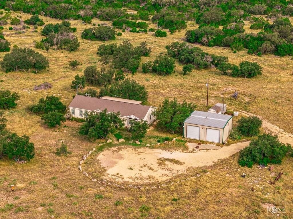 660 Private Rd 1115
