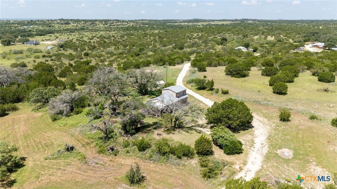 586 Private Road 3448