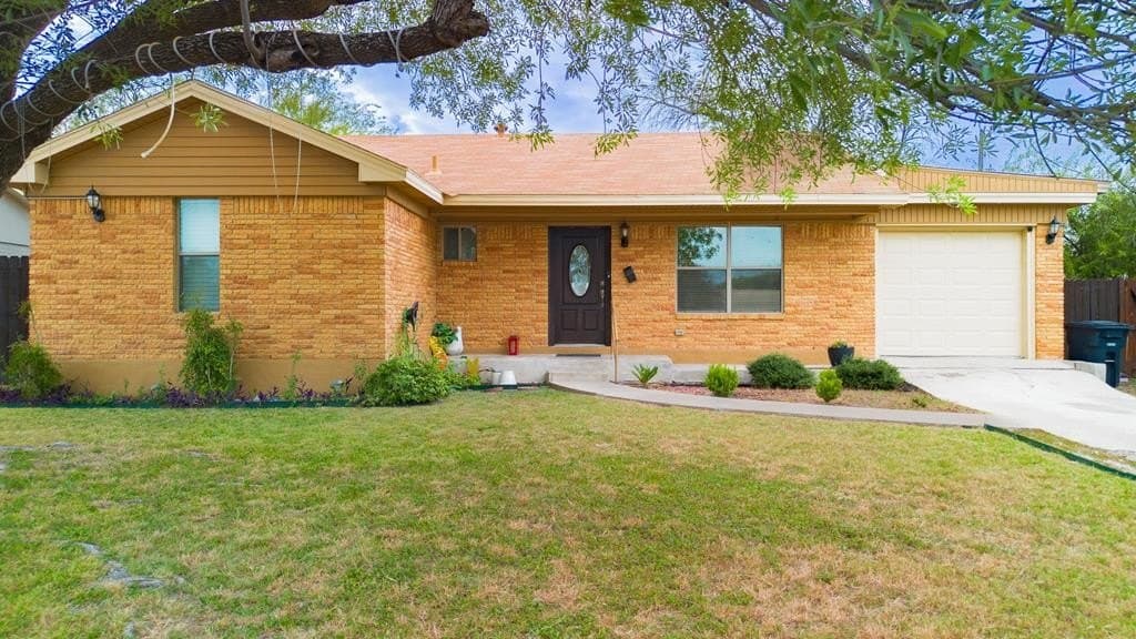 2362 Hillcrest Blvd