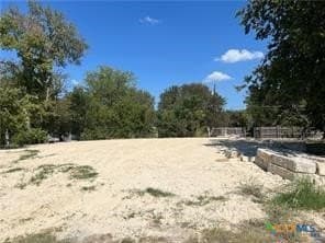 913 Pinewood Drive lot: 7