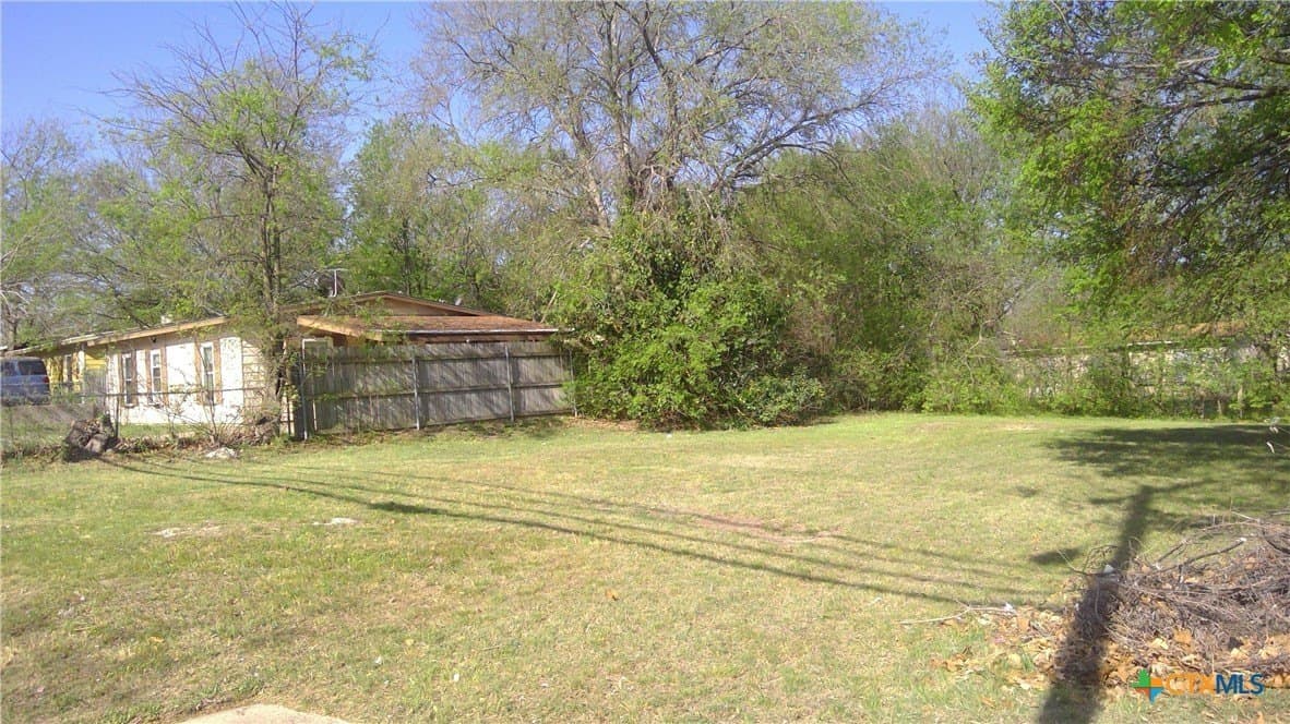 915 Florence Road lot: 19