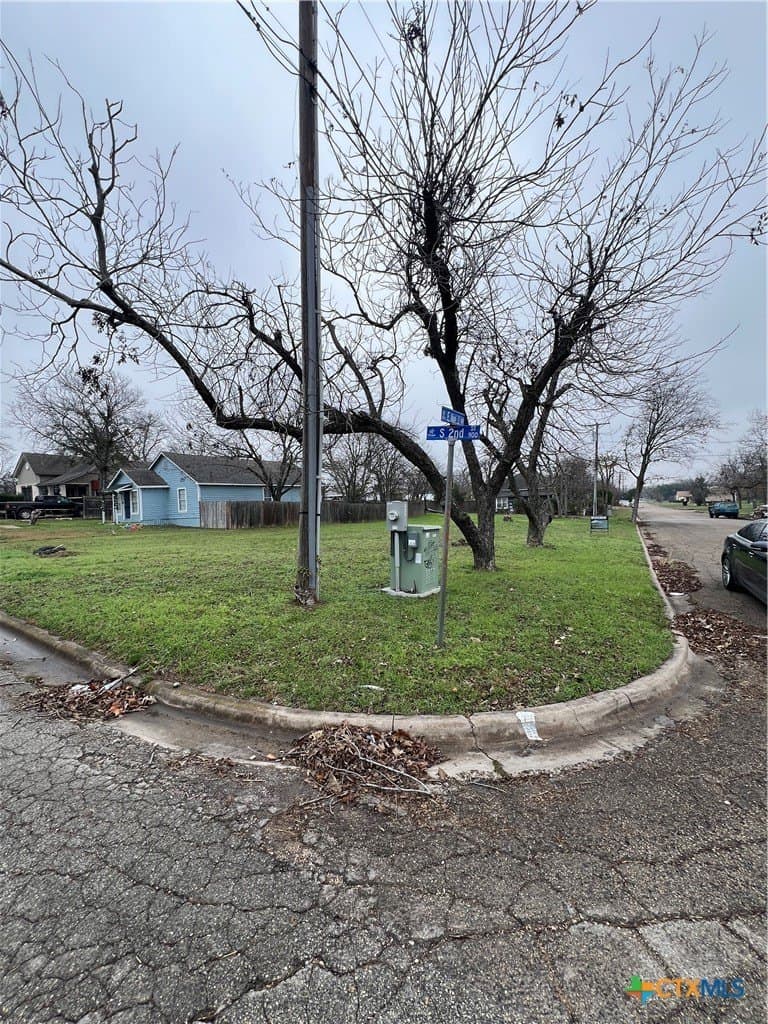 917 S 2nd Street lot: 2