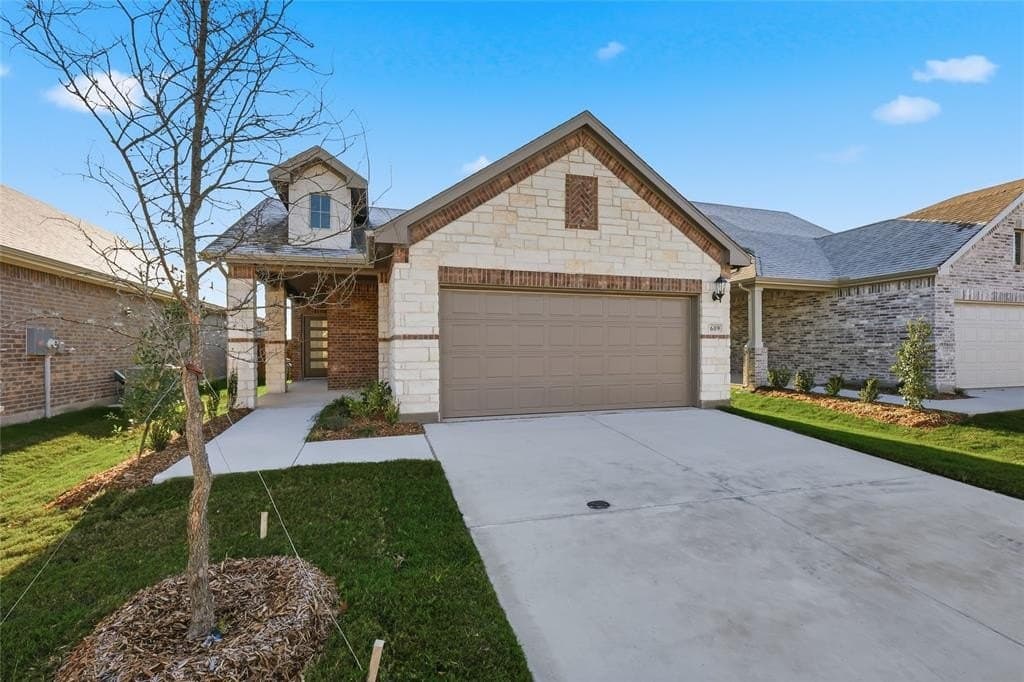 609 Clover Creek Drive