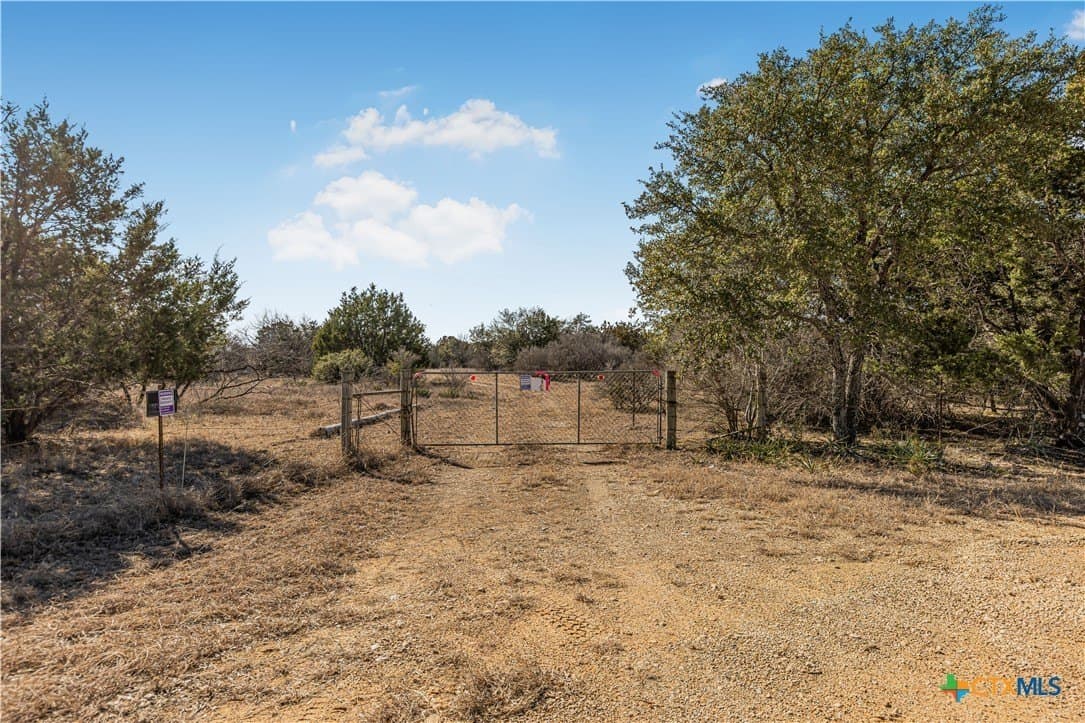 1292 Peak Lane