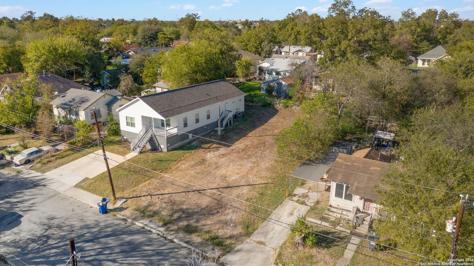 1827 CENTER ST