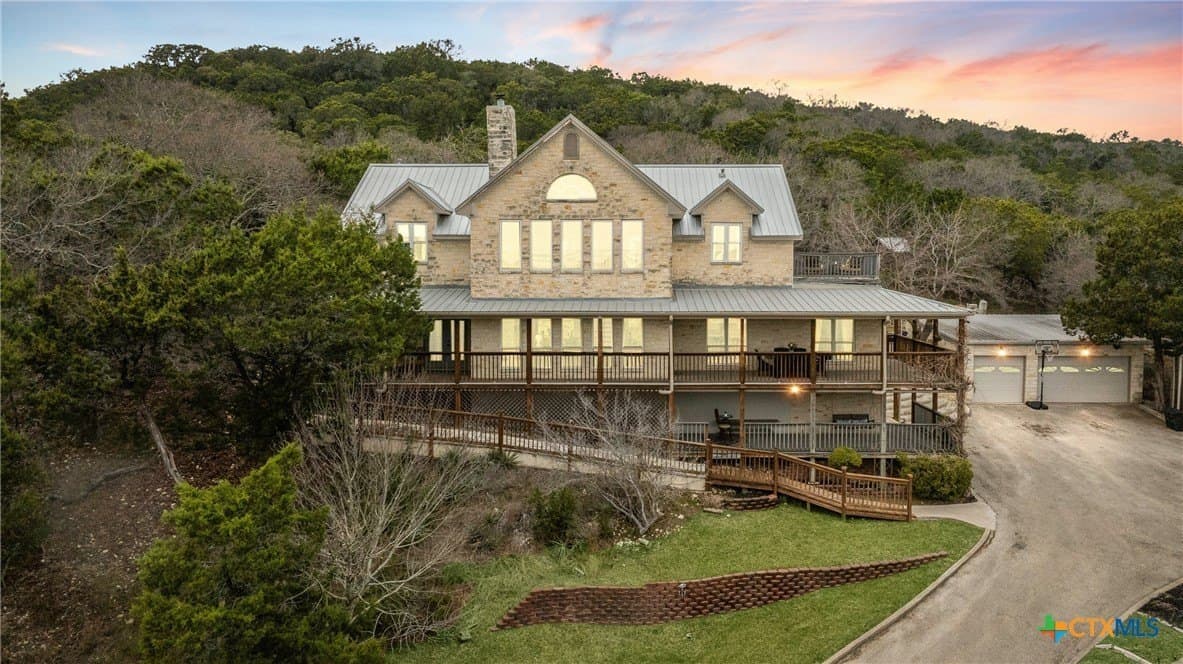 5926 Lakeside Drive