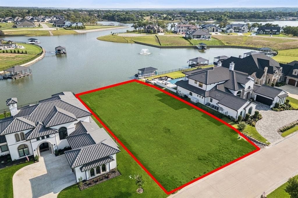 6137 Lakeside Drive