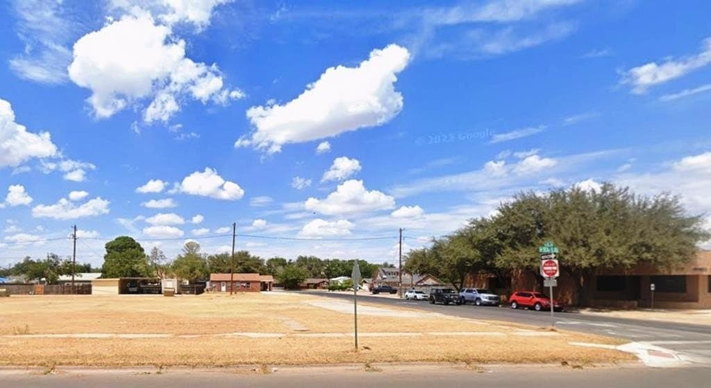 1800 W Texas