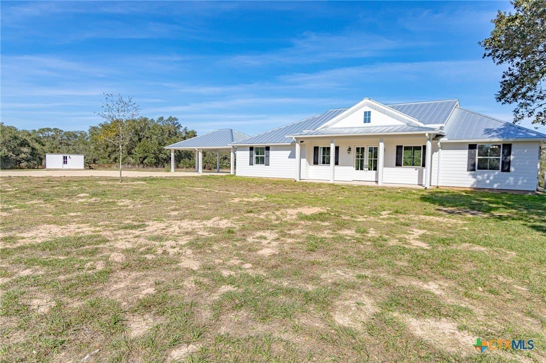 725 Private Road 1581