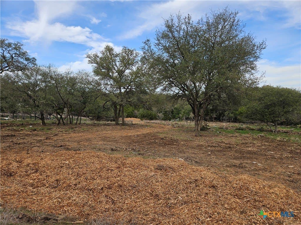 206 Falling Hills lot: 864