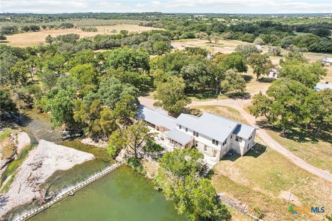 190 Private Road 3011
