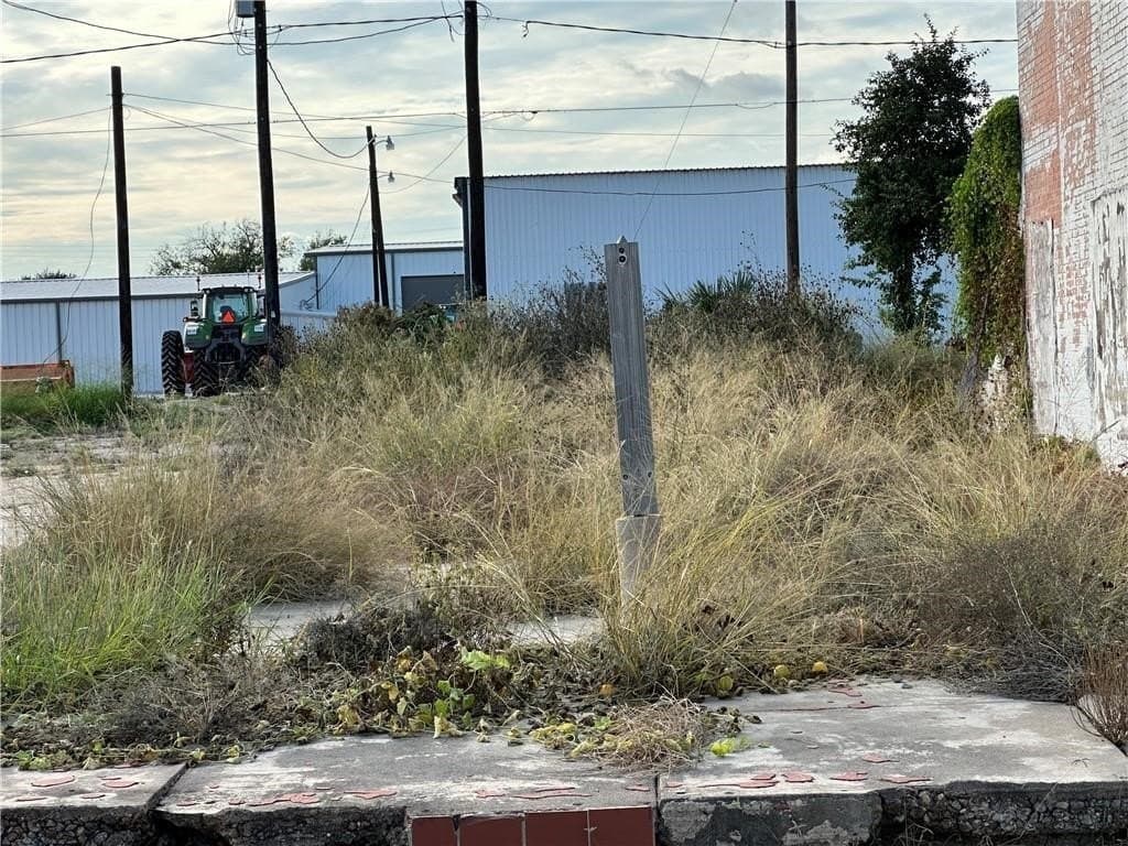 Green Avenue lot: 19