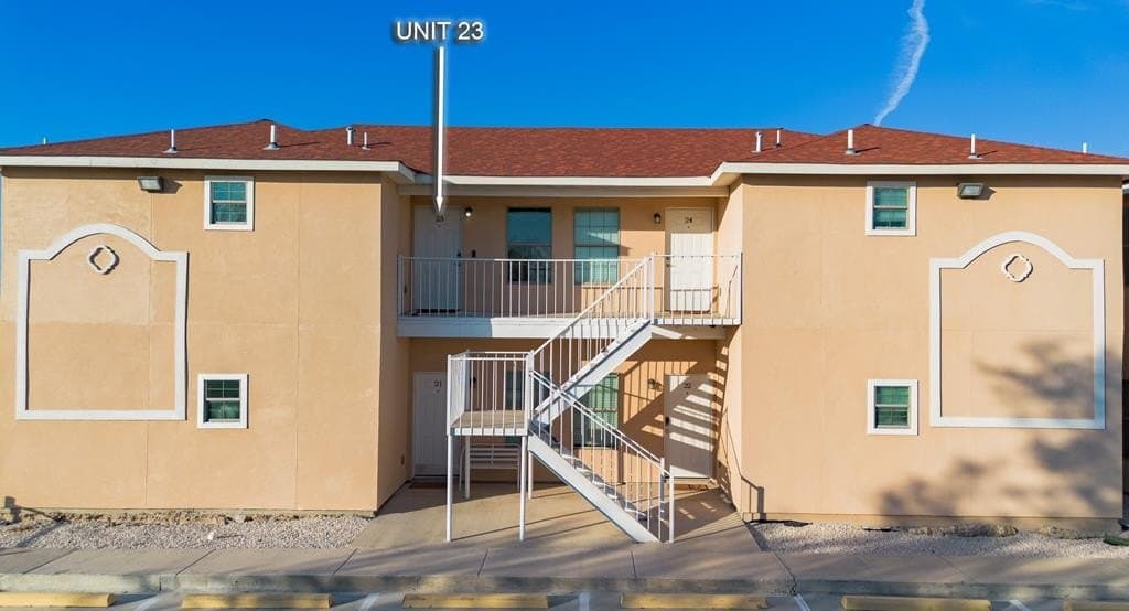 391 Riverside Dr