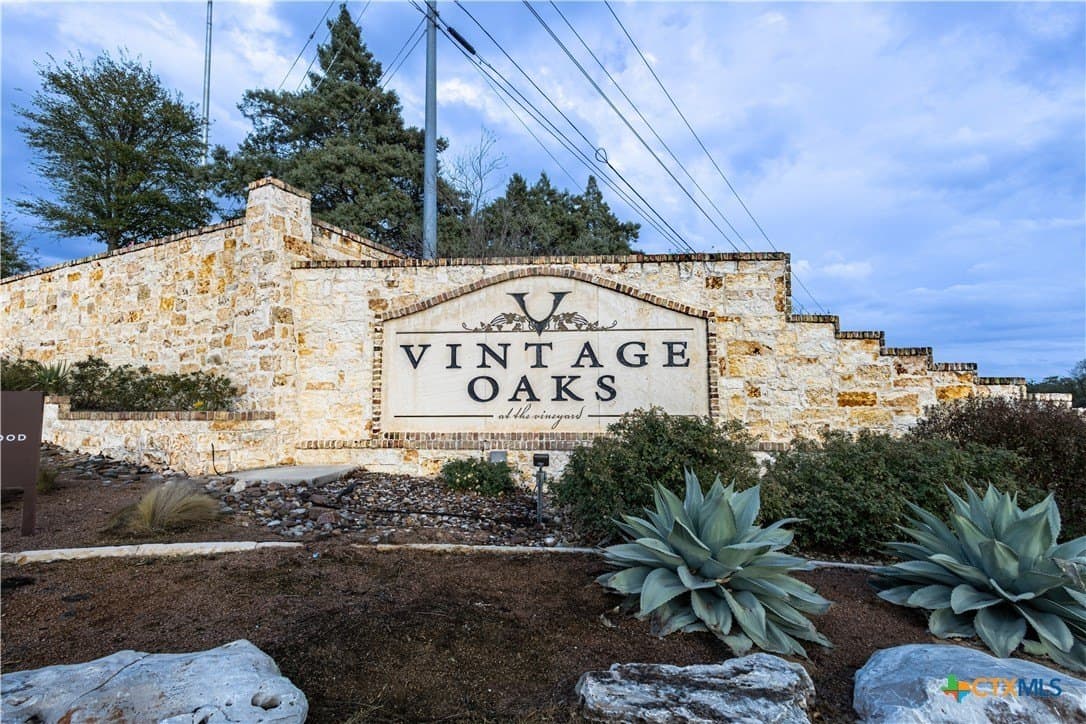1322 Trailhead lot: 2321