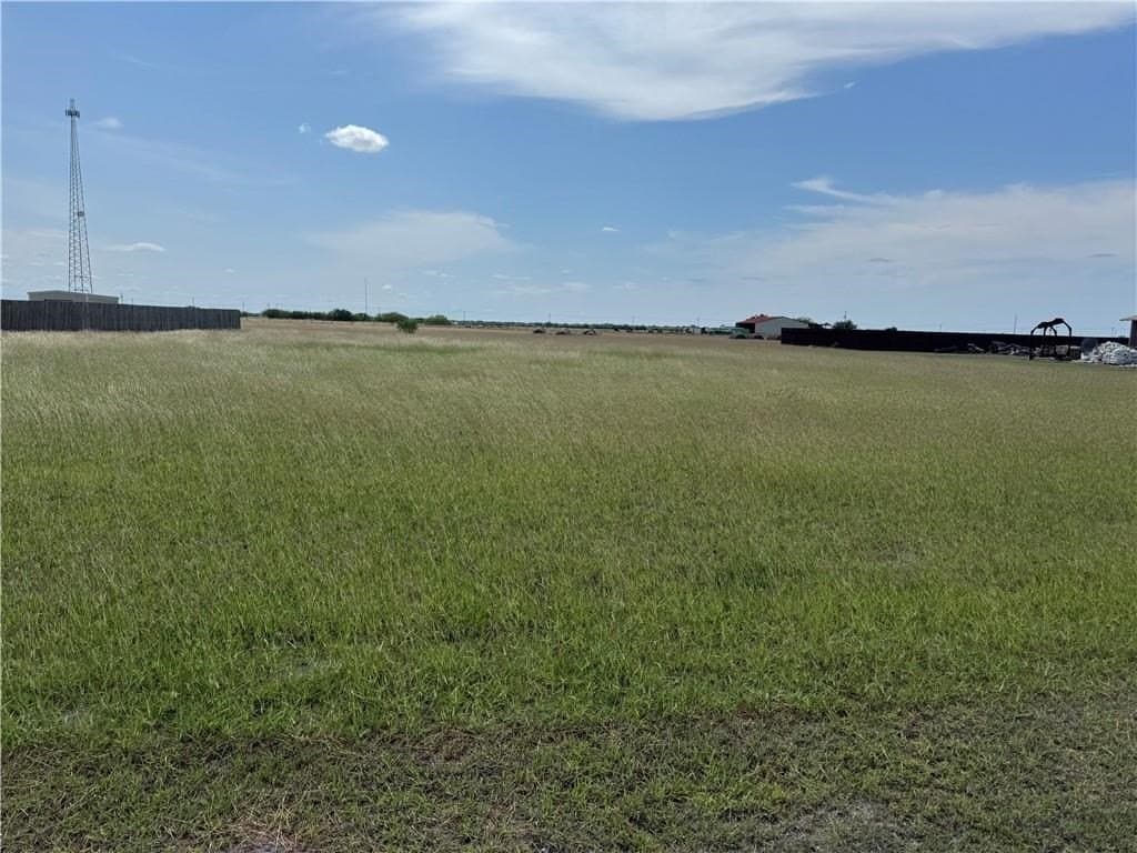 Anaqua Drive lot: 11