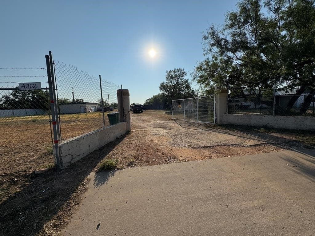 4312 Armstrong Street lot: 10