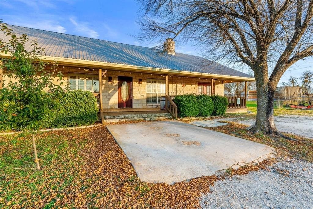 2700 AUCTION BARN