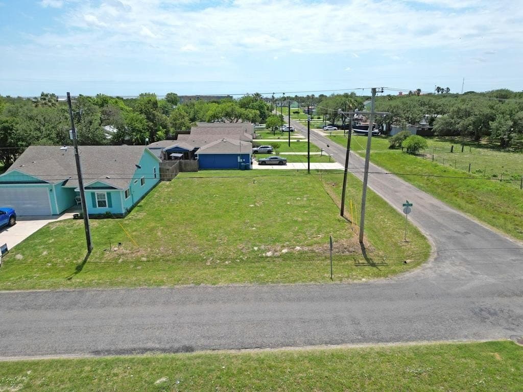 1401 E Linden