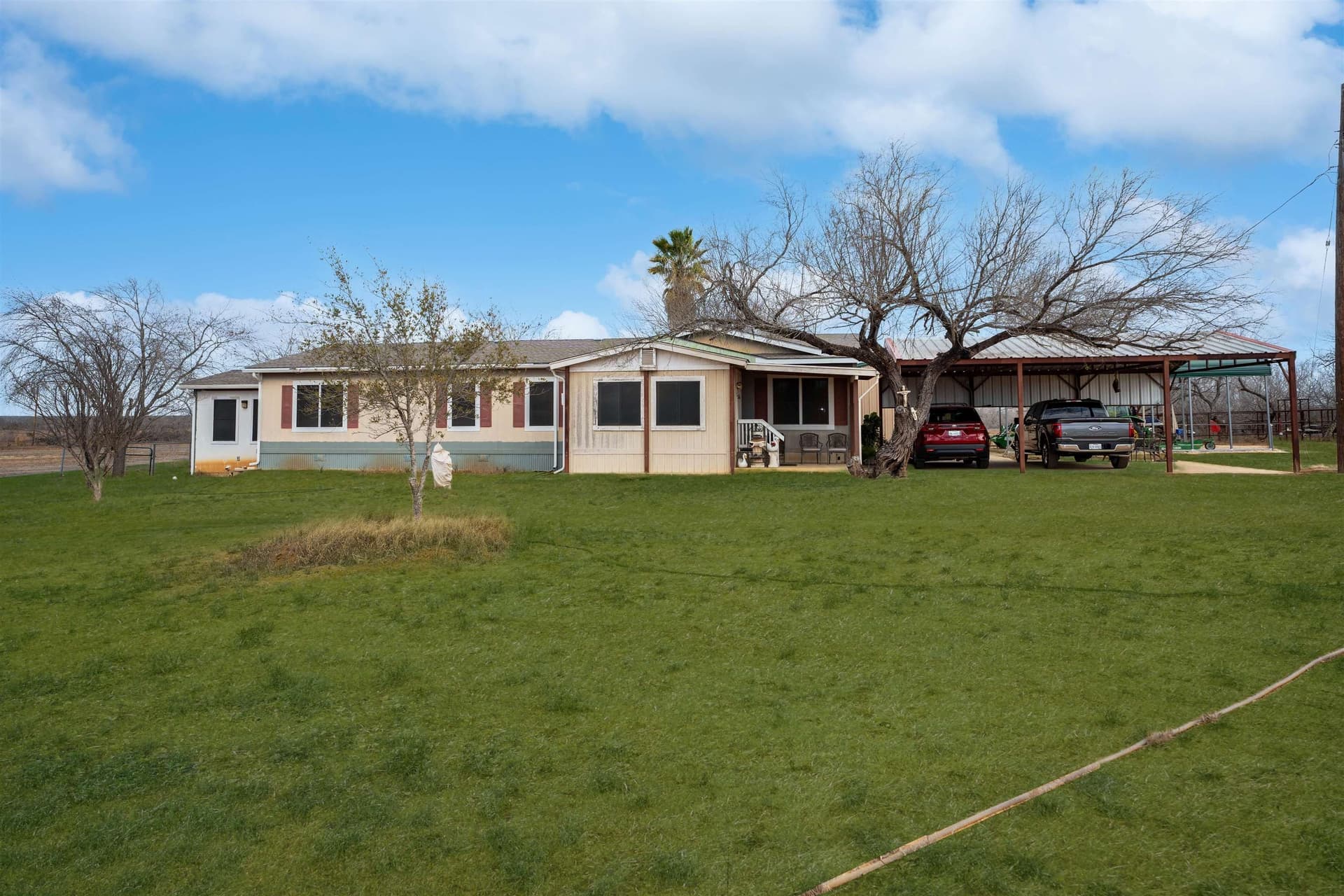 25189 IH 35 Frontage
