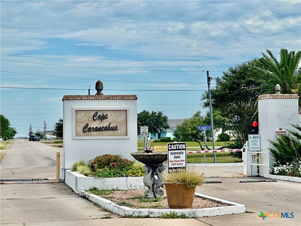 Thunderbird Drive lot: 1260
