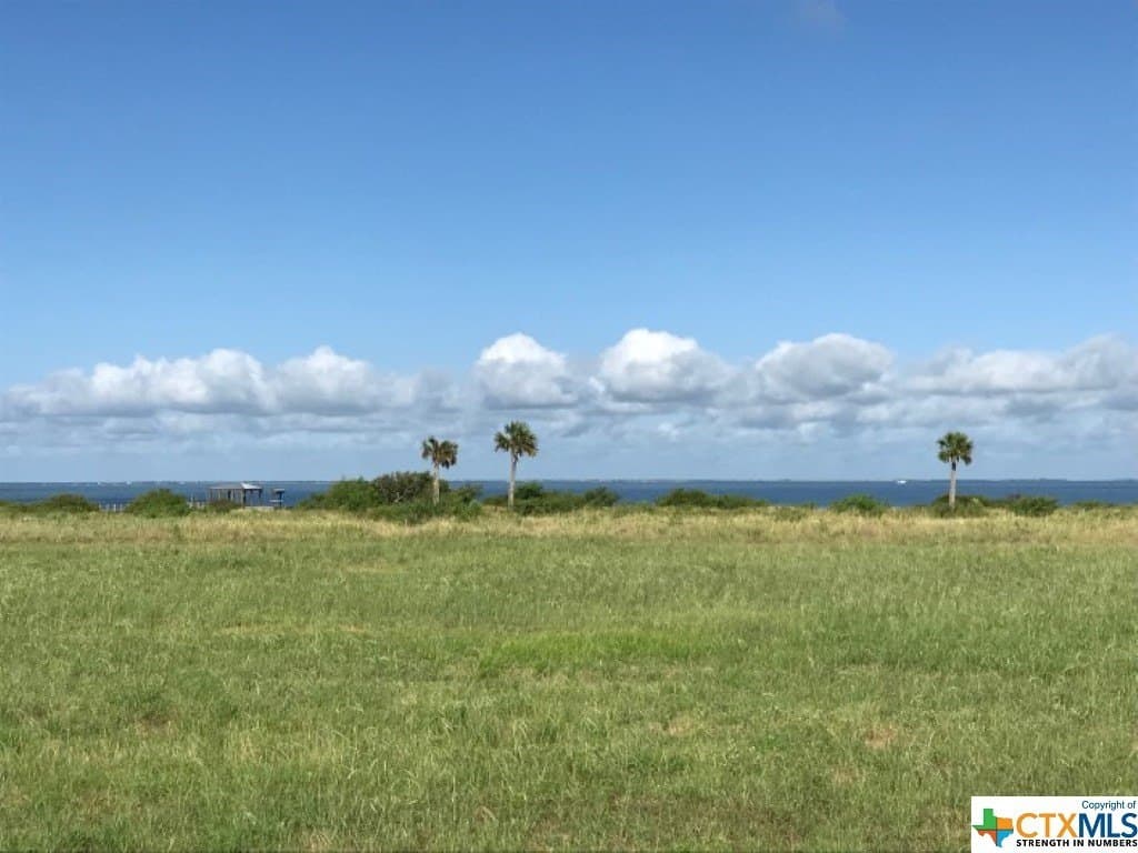 Bay Club Drive lot: 31