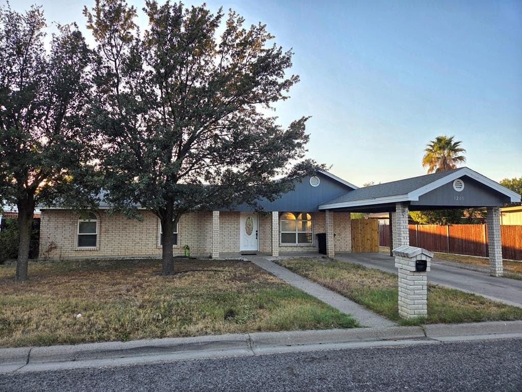 1205 Royal Point Dr